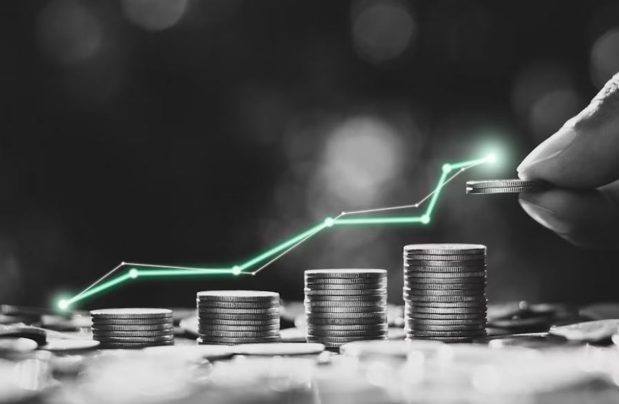 debêntures: ilustração com pessoa empilhando moedas