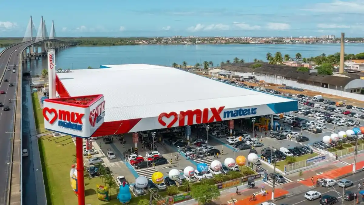 Fachada de unidade do Grupo Mateus no Maranhão, ilustrando a expansão da rede varejista GMAT3 no Brasil.