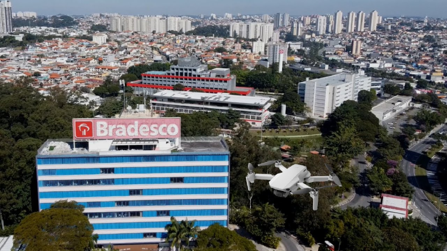Imagem mostra uma das unidades do Bradesco.
