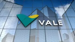 Logotipo da Vale em fachada espelhada de prédio corporativo