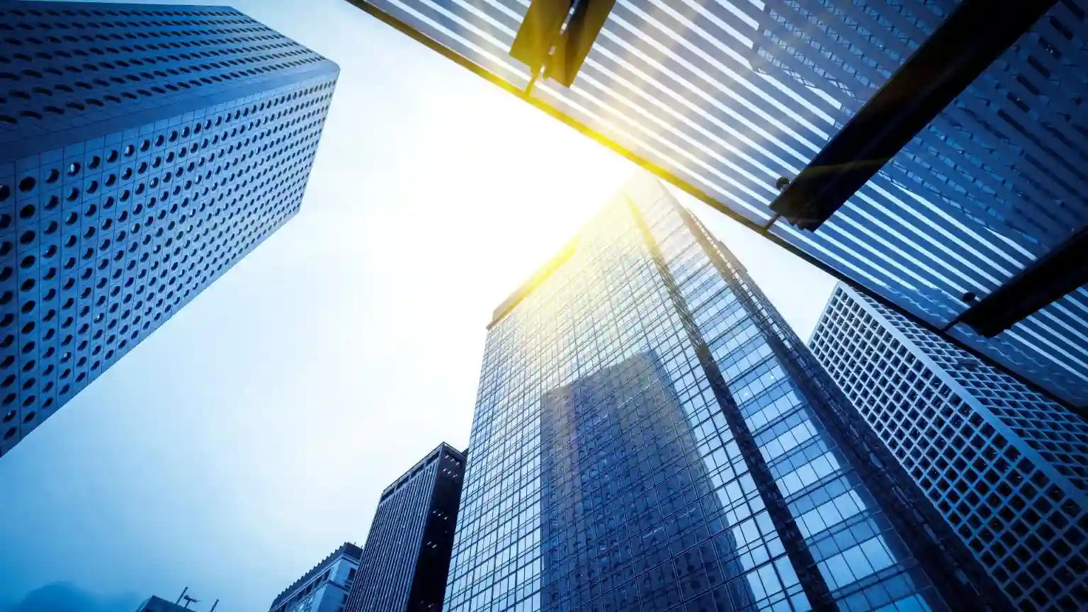 Prédios comerciais representando investimentos da Carteira 200 para Crescer