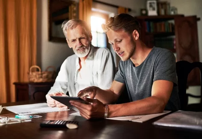 Pai e filho falam sobre riqueza geracional