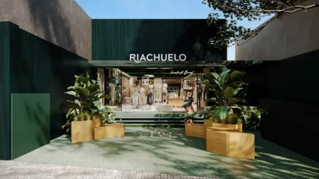 Fachada de uma loja da Riachuelo, simbolizando o acordo de reestruturação da dívida com o BTG Pactual e outros bancos, após a queda no lucro da Midway.