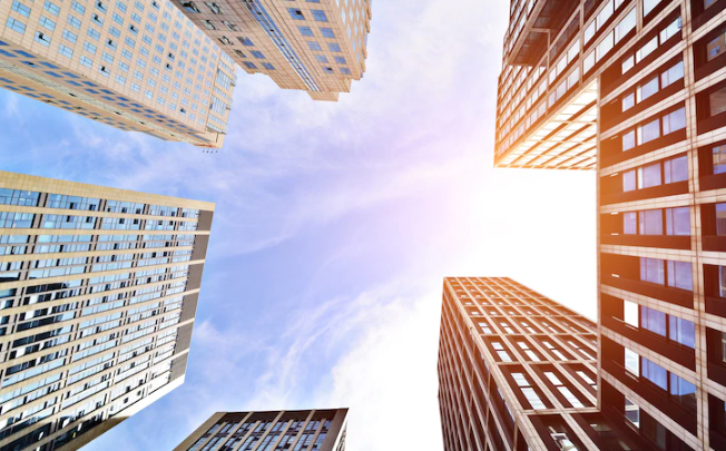 Imagem de prédios para matéria sobre dividendos em FIIIs