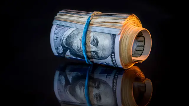 Dólar em queda exige estratégia e não impulso, diz André Peniche