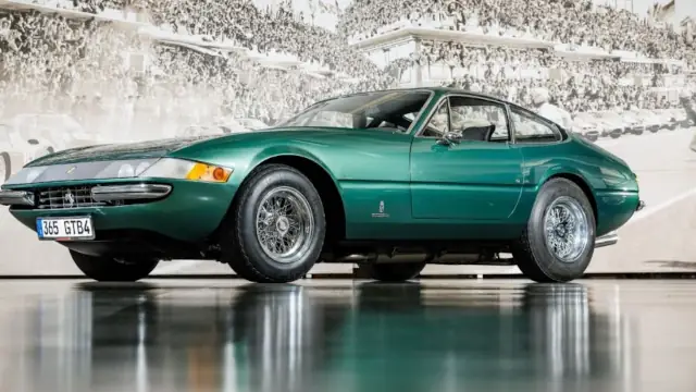 Coleção lendária de carros clássicos, com 21 Ferraris, será leiloada na França