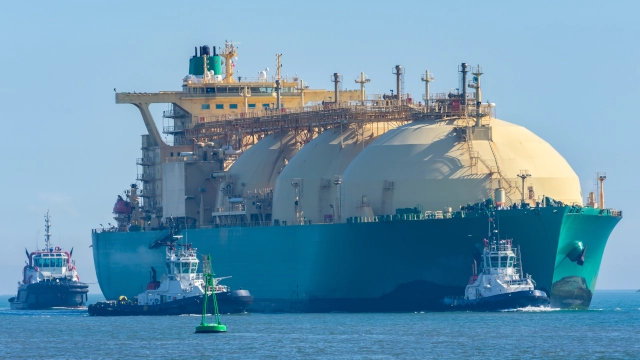 Como o fechamento do Estreito de Ormuz encarece GNL e impacta termelétricas; entenda