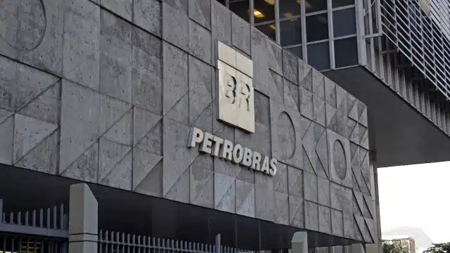 Fachada da sede da Petrobras, no Rio