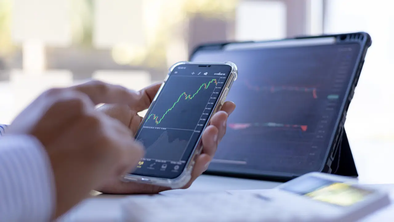 Veja as 5 ações que estão esbanjando lucros agora