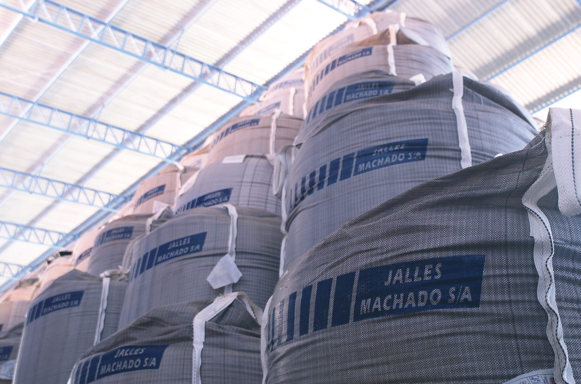 Jalles (JALL3) emitirá até R$ 375 milhões em debêntures