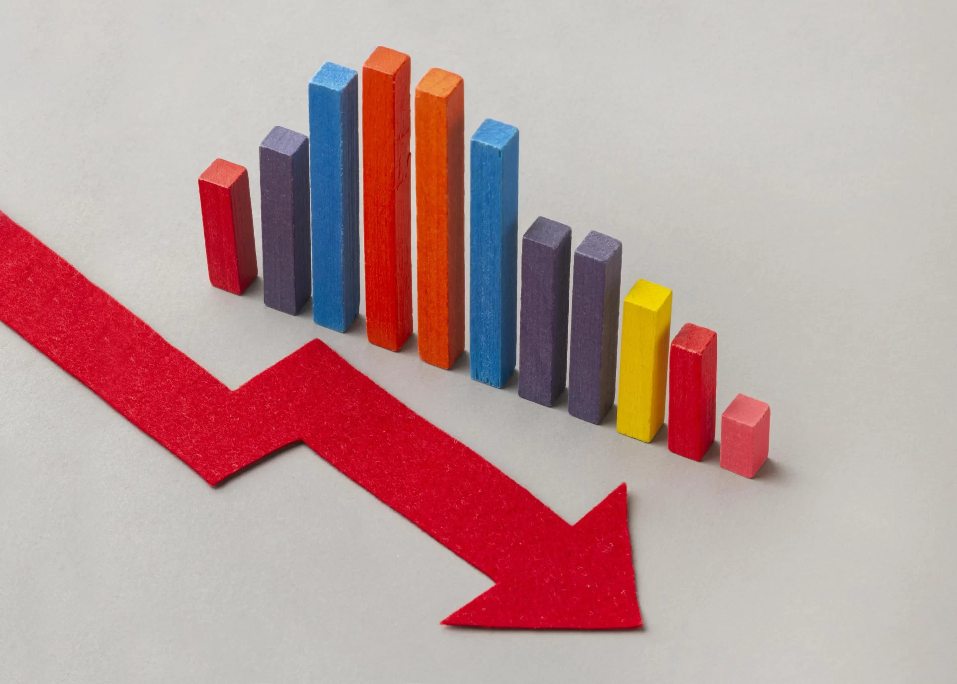 BLMG11 lidera quedas do IFIX com volume atípico de negociações