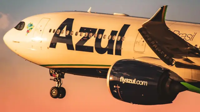 Ações da Azul (AZUL53) recuam forte