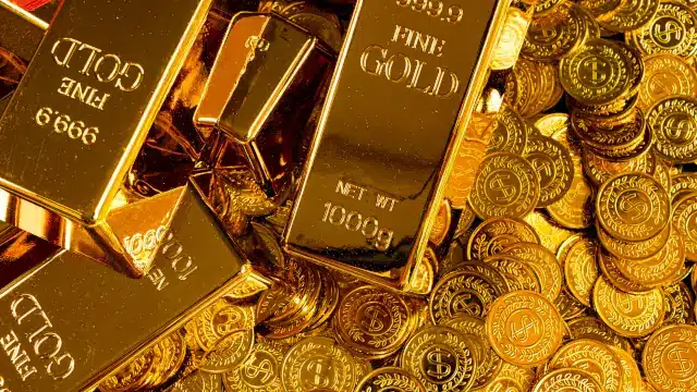 DIsparada do ouro: barras e moeda do metal precioso