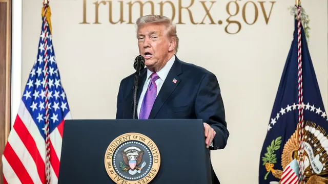 Caos tarifário: Trump enfrenta Suprema Corte e sobe taxa a 15%